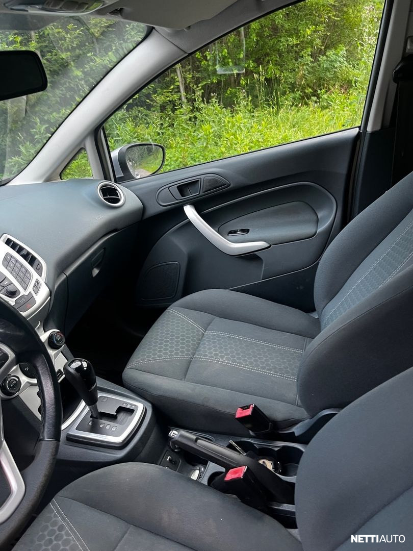 Ford Fiesta 2011, photo 6/7