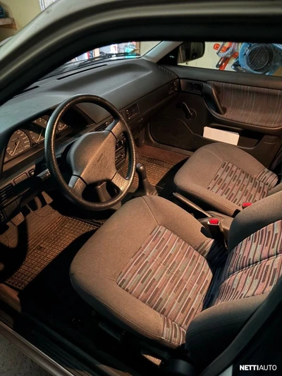 Mazda 323 1992, photo 6/12