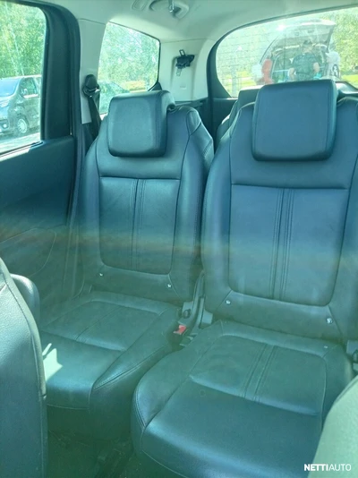 Peugeot 5008 2011, photo 7/17