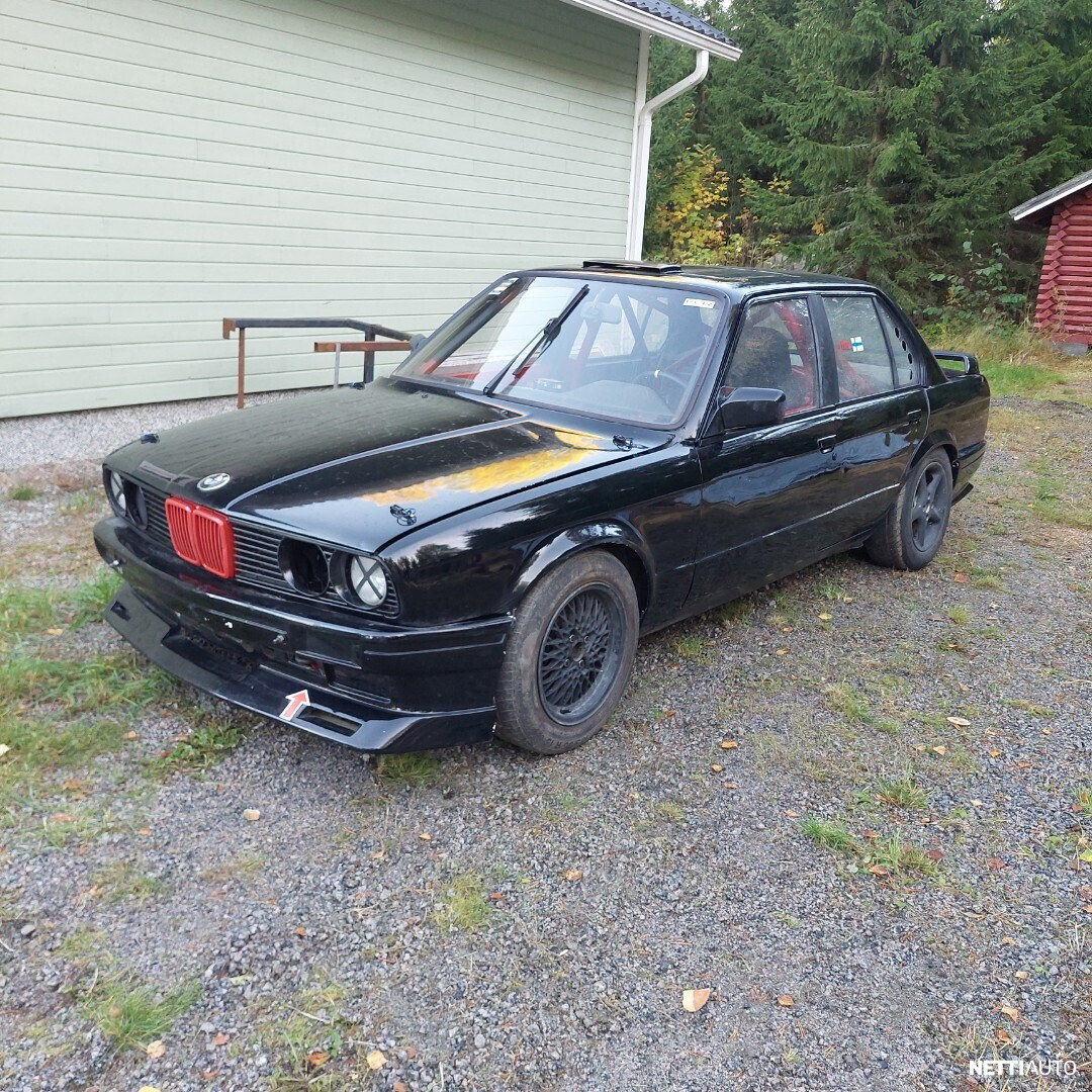 BMW 323
