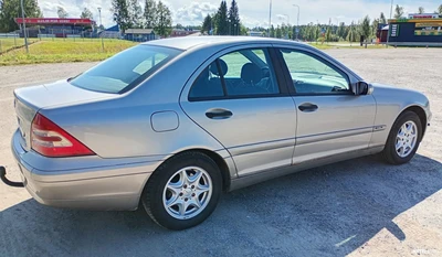 Mercedes-Benz C 200 CDI 2003, kuva 4/8