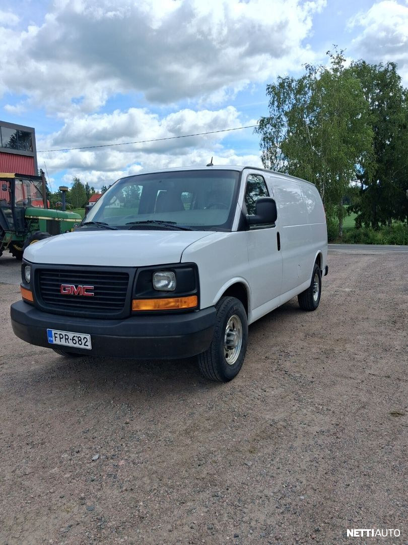 GMC Savana