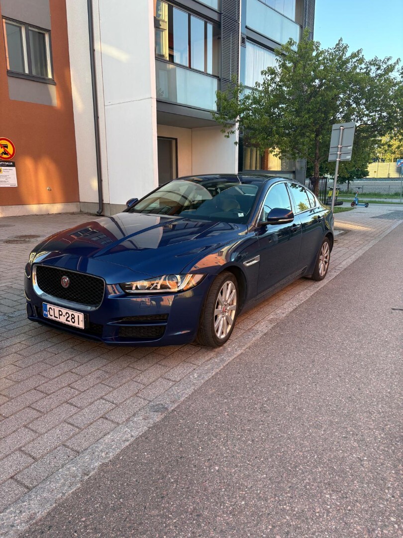 Jaguar XE