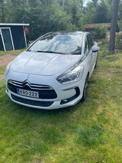 Citroen DS5 THP 156 So Chic Automaatti 2012, photo 2/24