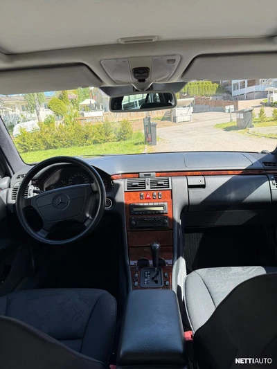 Mercedes-Benz E 200 Elegance 1998, kuva 5/13