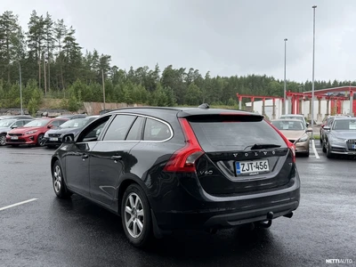 Volvo V60 T3 Momentum 2012, photo 4/18