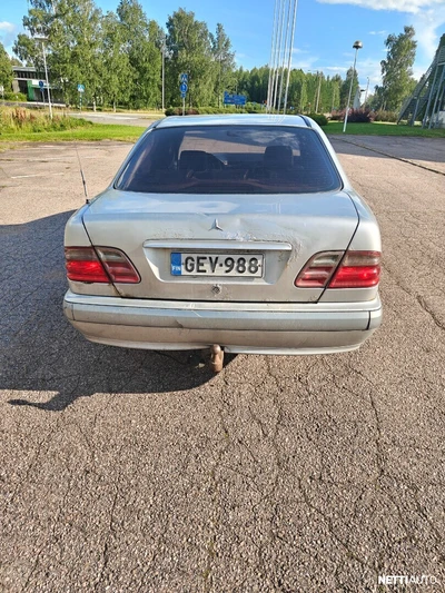 Mercedes-Benz E 200 2002, kuva 3/9