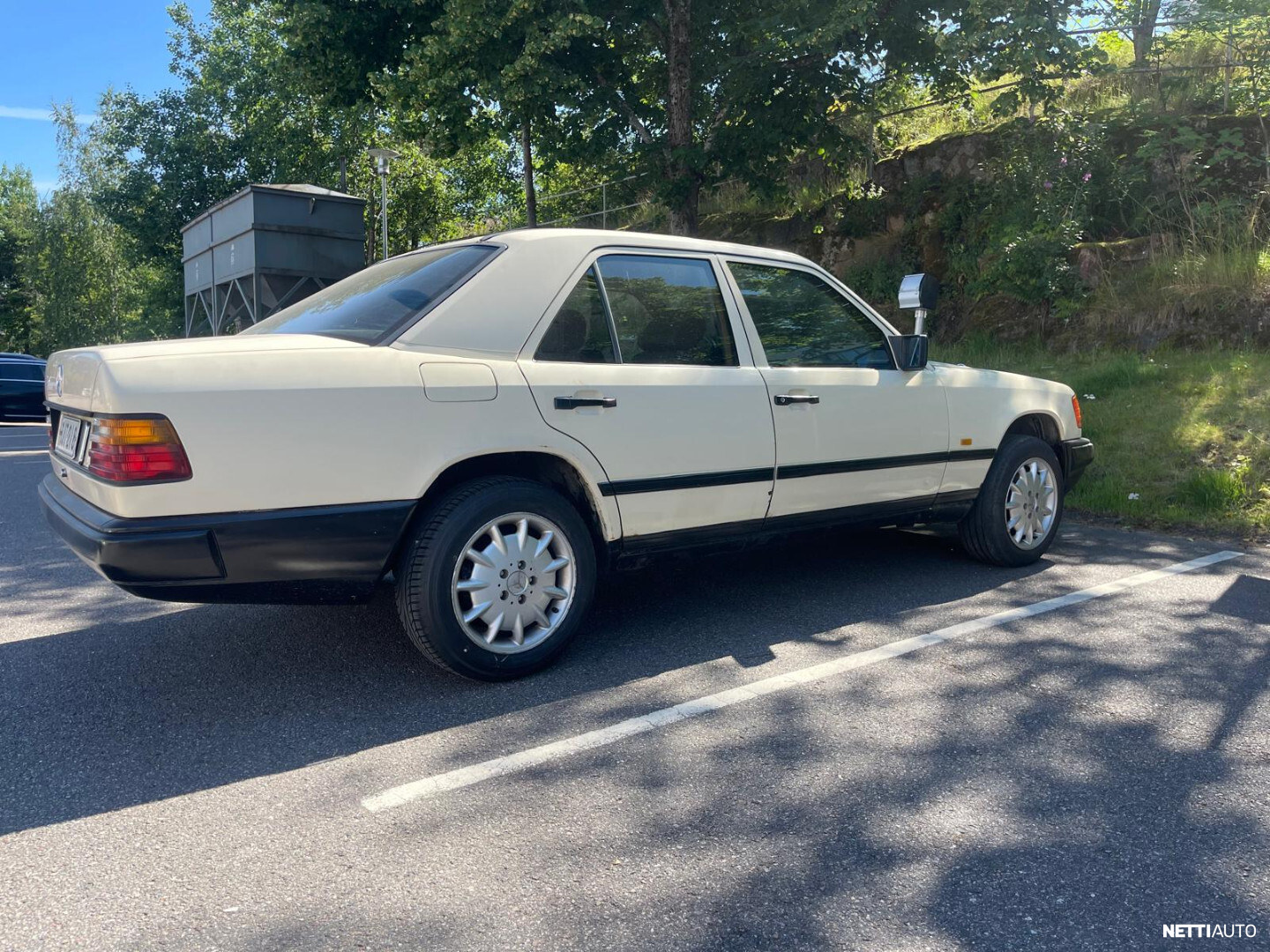 Mercedes-Benz 124