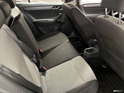Skoda Rapid 2013, photo 6/10