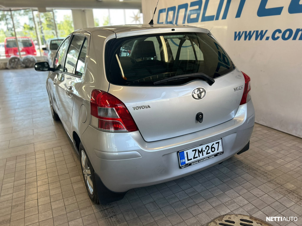 Toyota Yaris 2011, photo 2/13