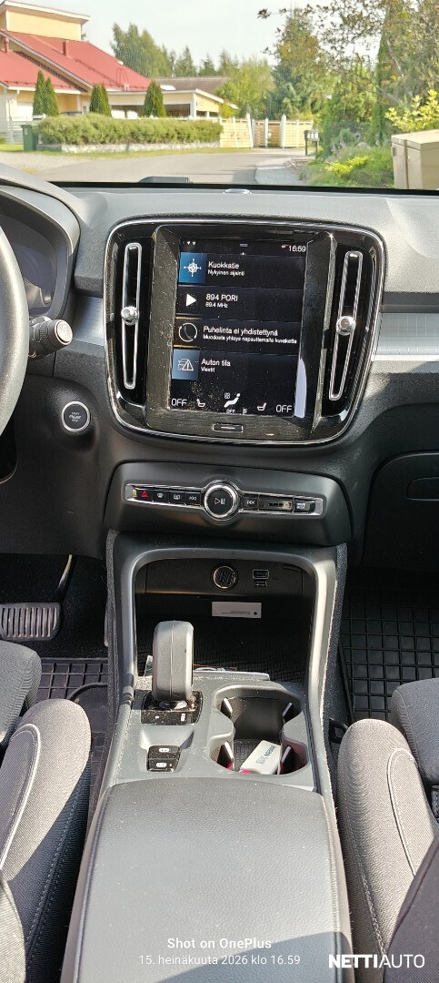 Volvo XC40 2022, photo 4/16