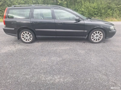 Volvo V70 D5 MUSTAKANTINEN. 2004, kuva 2/10