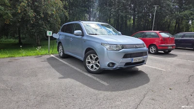 Mitsubishi Outlander PHEV 2014, kuva 1/17