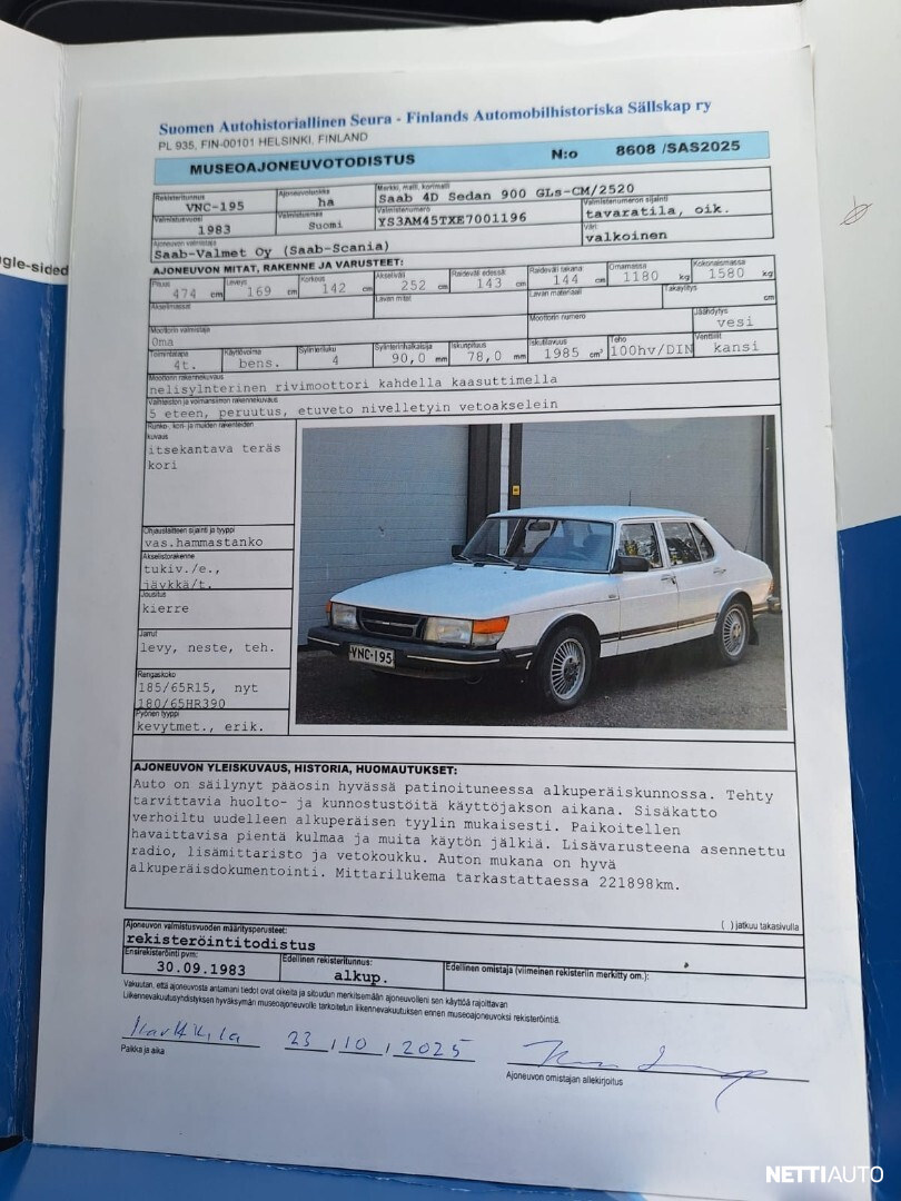 Saab 900