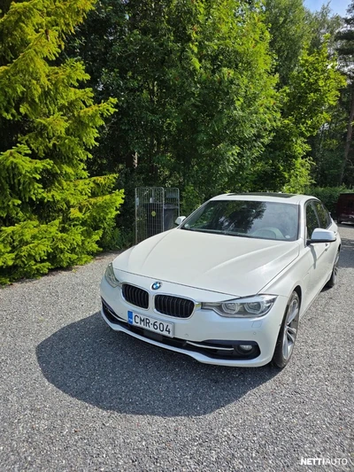 BMW 330 2016, photo 1/12