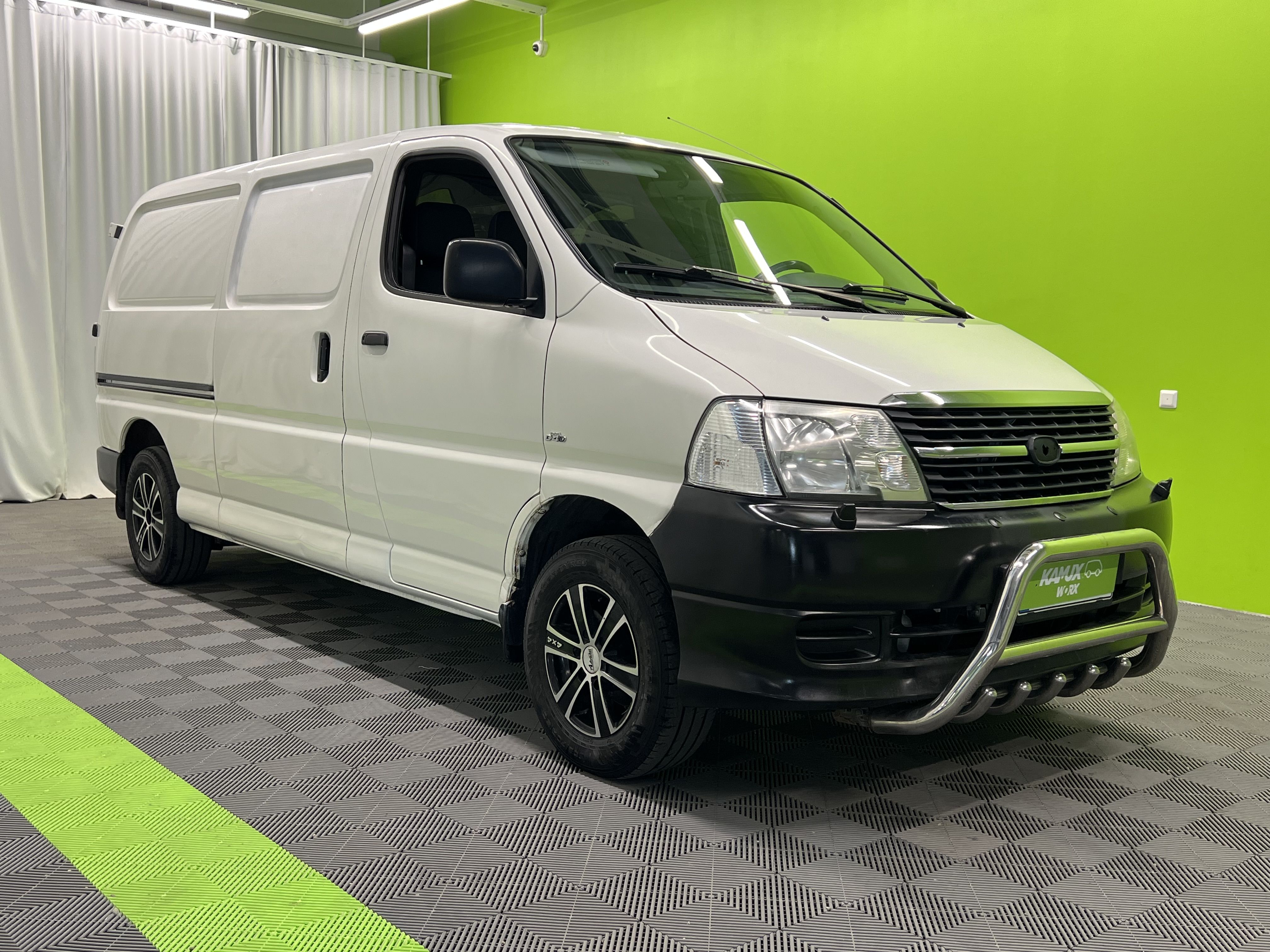 Toyota Hiace 2,5 D-4D 4WD 117 5ov pitkä