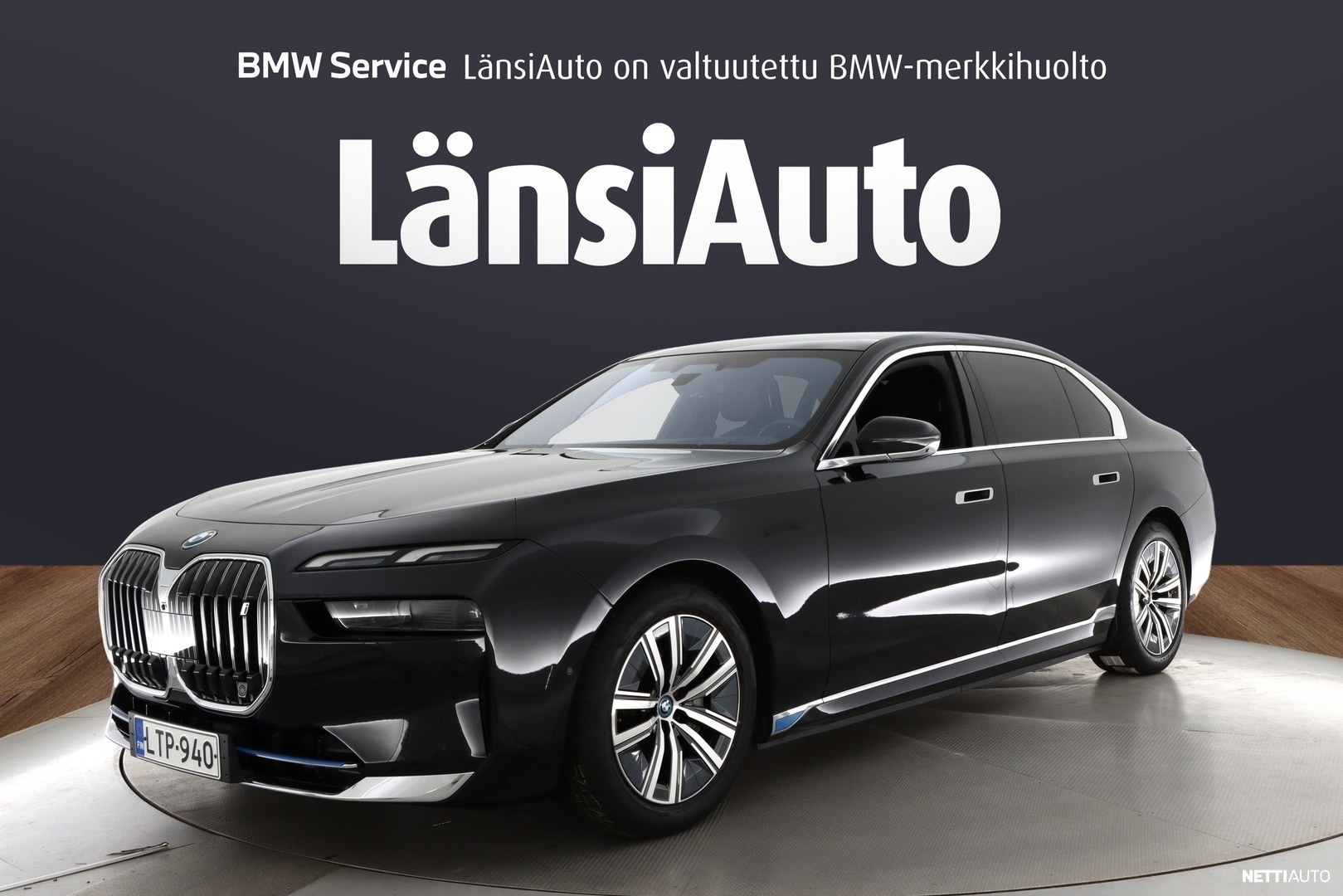 BMW i7