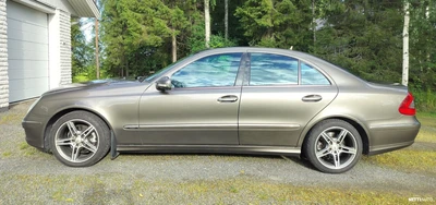Mercedes-Benz E CDI Avantgarde 2008, photo 2/12