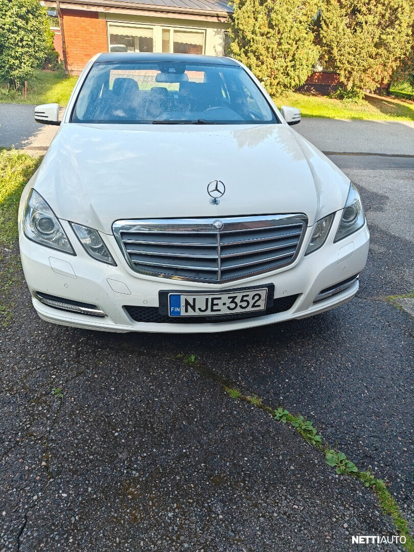 Mercedes-Benz 220