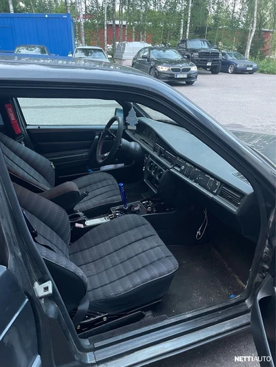 Mercedes-Benz 190 1990, photo 3/10