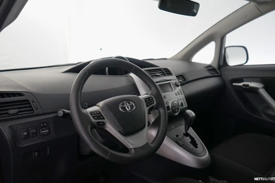 Toyota Verso 2012, photo 2/30