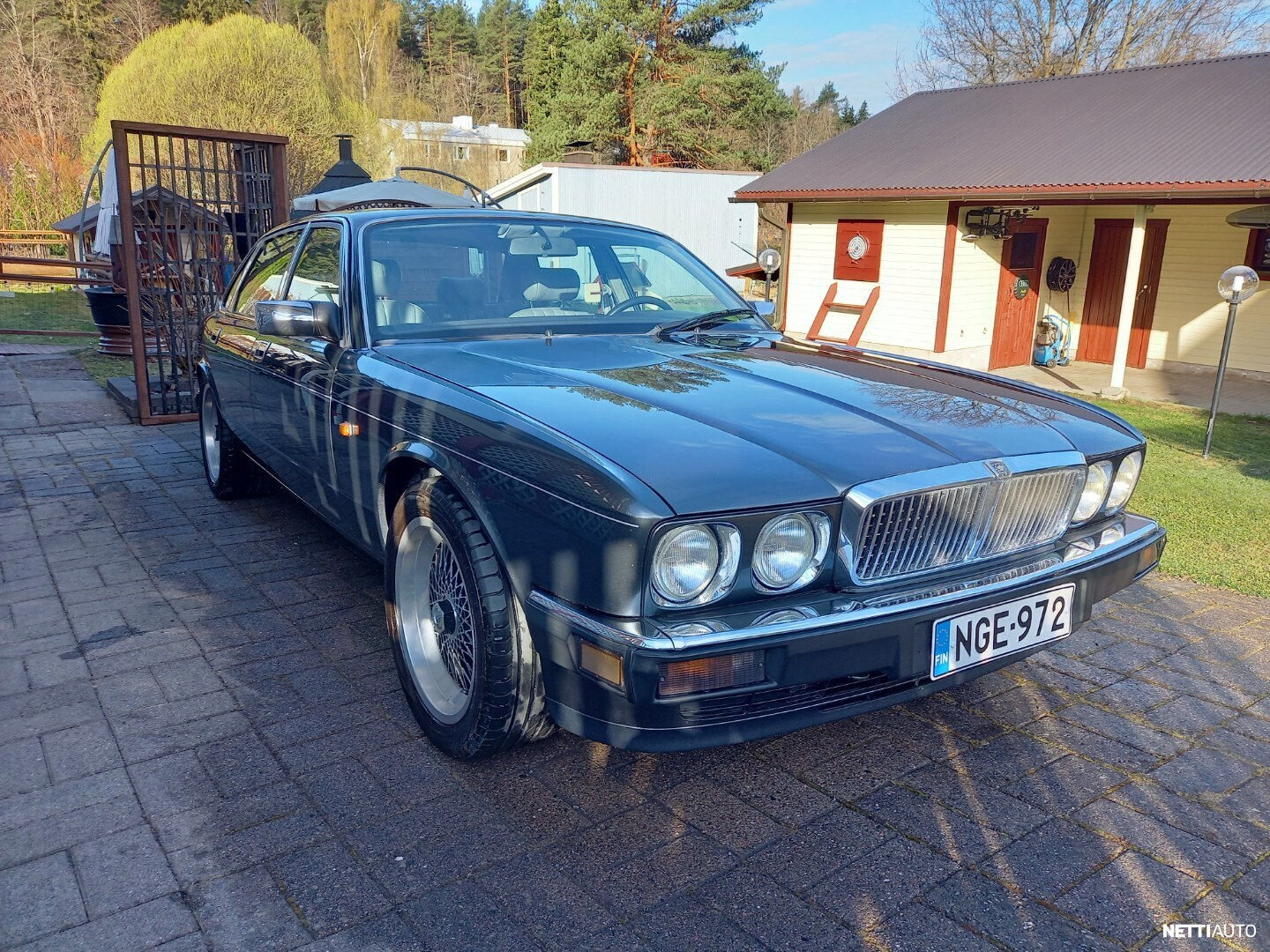 Jaguar XJ40