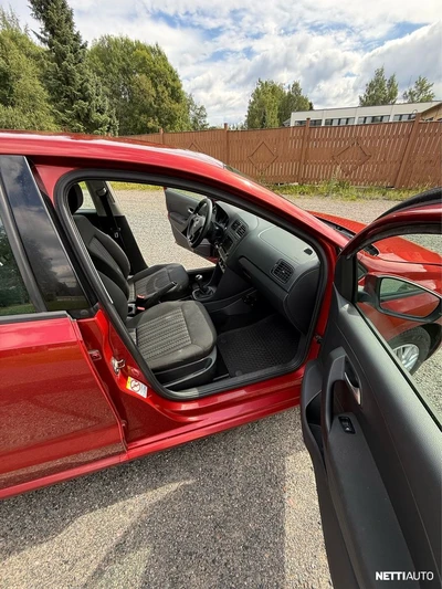 Volkswagen Polo 2015, photo 7/22