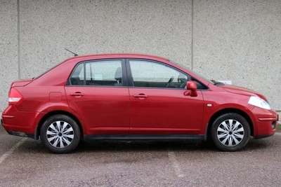 Nissan Tiida Sedan 1,6 Visia 2009, kuva 7/19