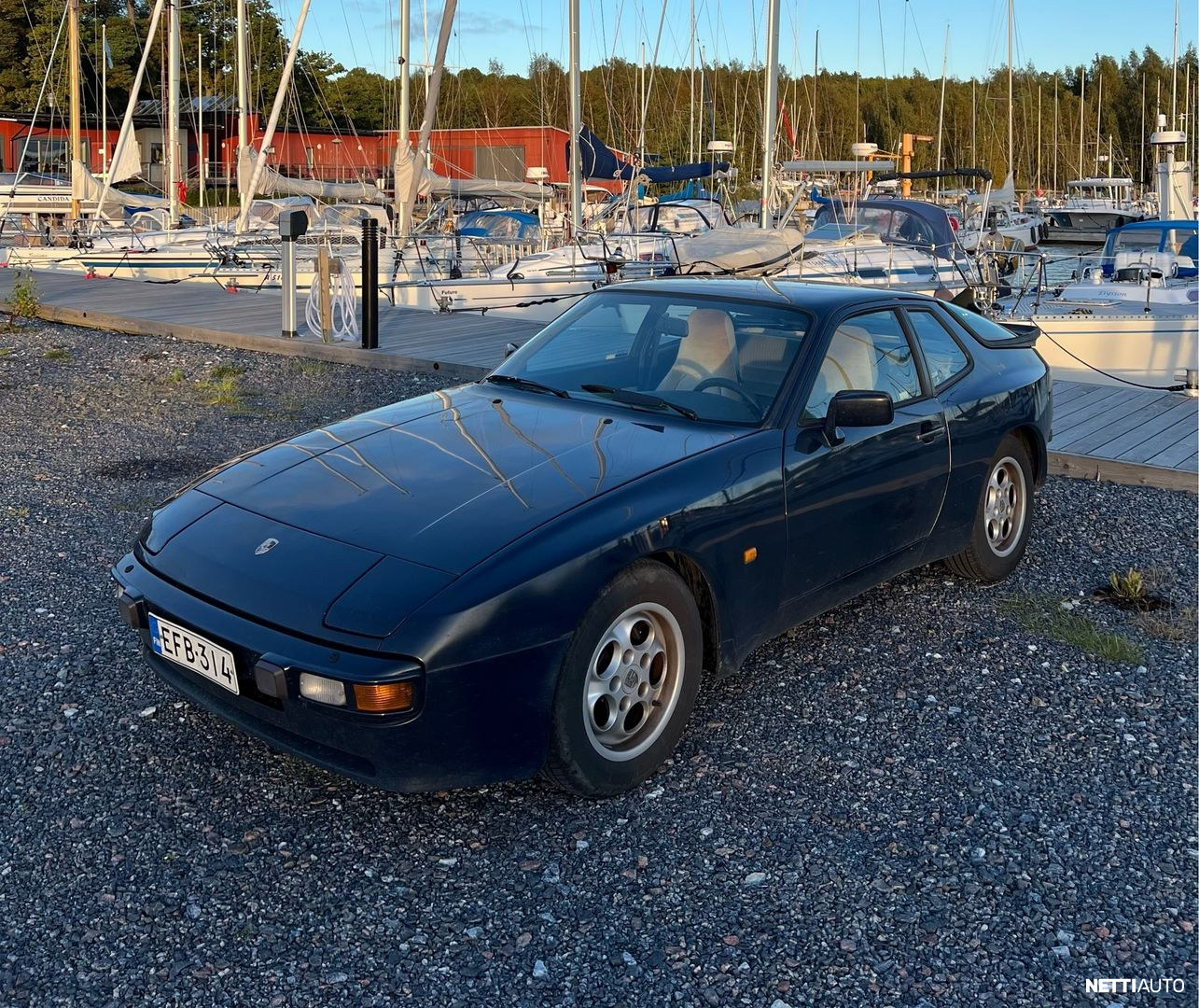 Porsche 944