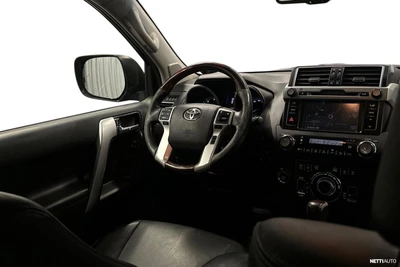 Toyota Land Cruiser 2016, photo 7/28