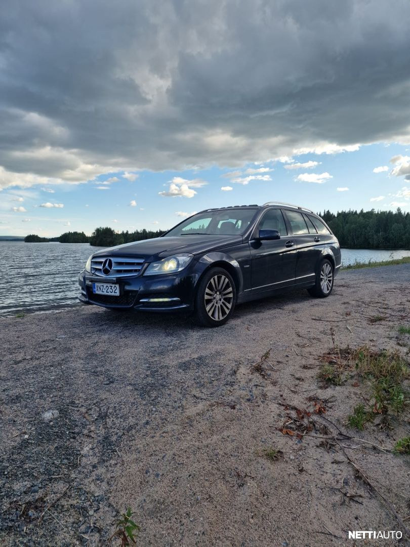 Mercedes-Benz 220