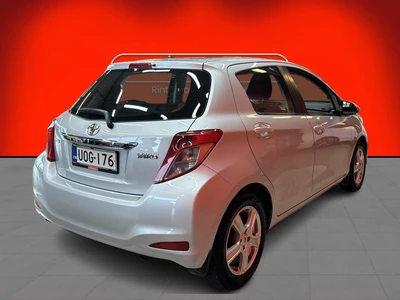 Toyota Yaris 2012, photo 6/33