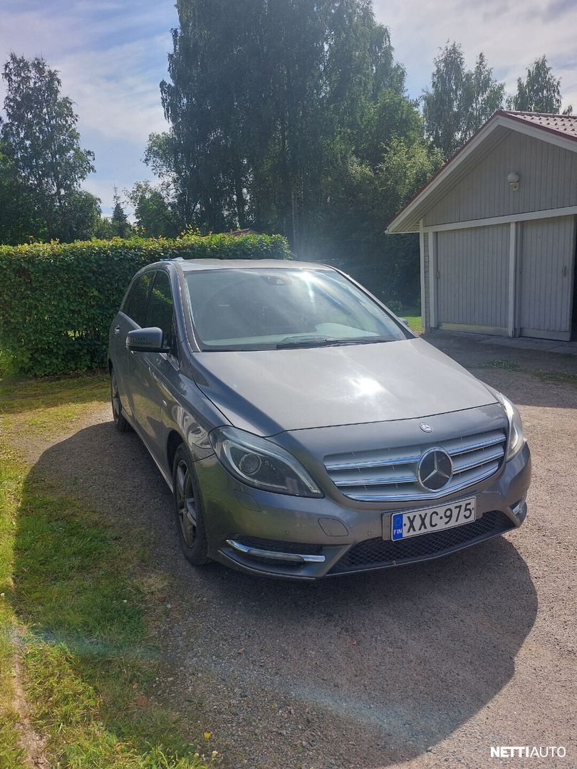 Mercedes-Benz B 180 2012, kuva 6/11