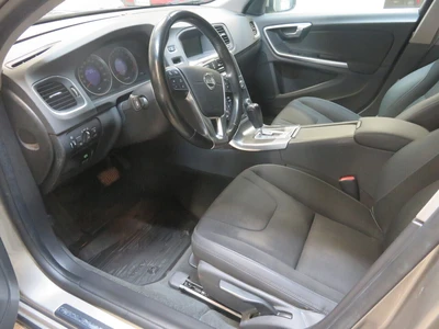 Volvo V60 T4 Momentum aut 2012, photo 4/17