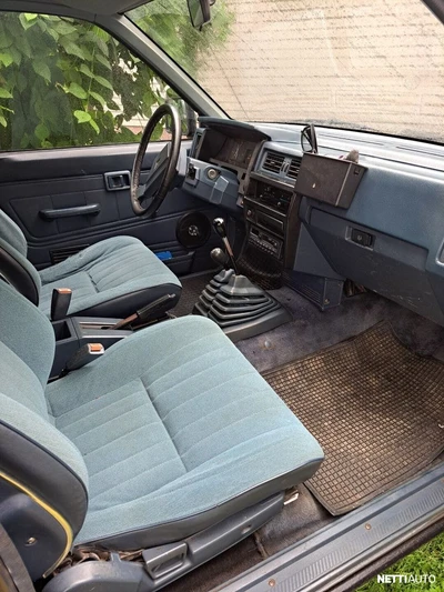 Nissan King Cab Pick-up 4x4 1989, photo 7/13