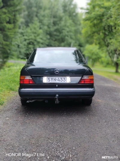 Mercedes-Benz E 300 1992, kuva 2/10
