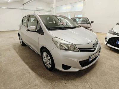Toyota Yaris 2012, photo 2/10