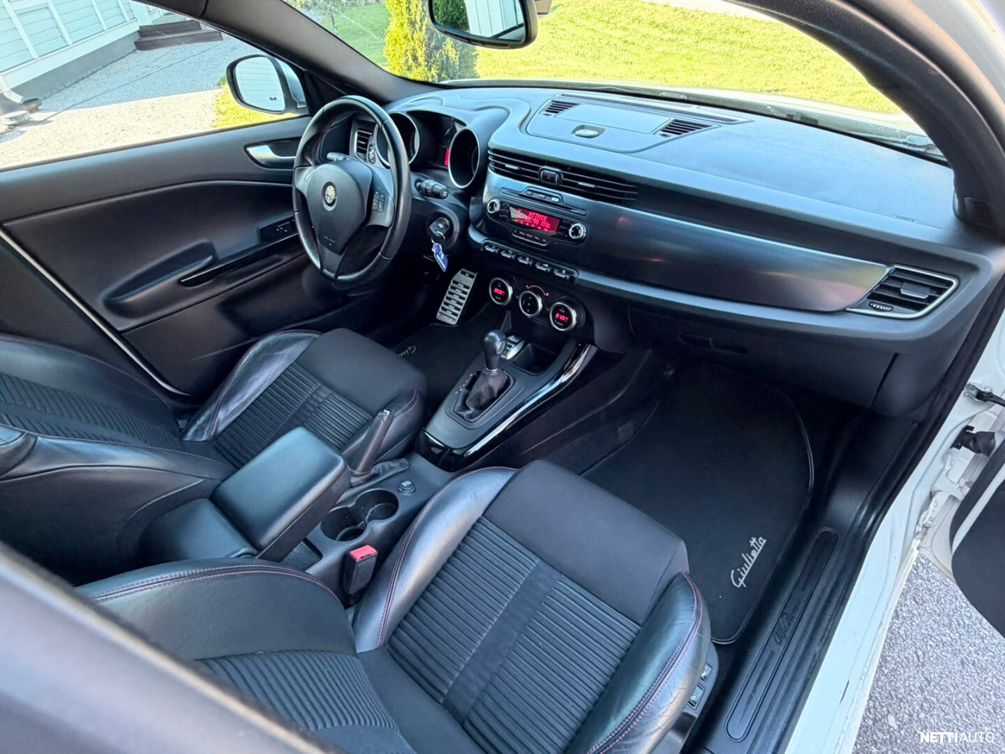Alfa Romeo Giulietta 2011, kuva 6/8
