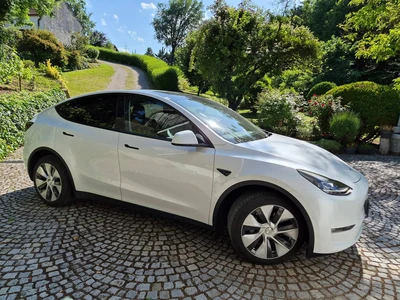 Tesla Model Y Long Range 2022, kuva 4/9
