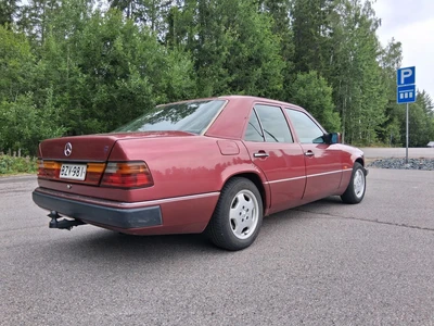 Mercedes-Benz 300 1990, kuva 4/17
