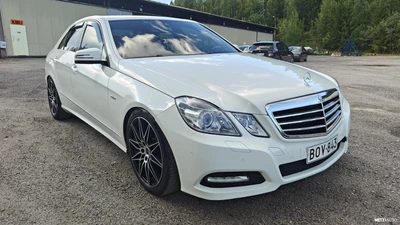 Mercedes-Benz E 2011, photo 6/9