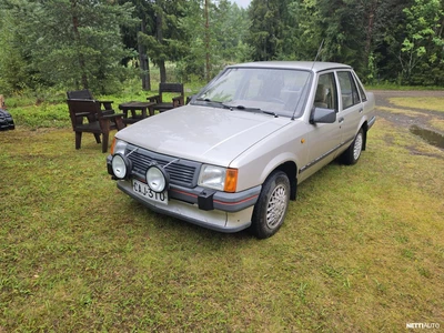Opel Corsa 1990, kuva 1/8