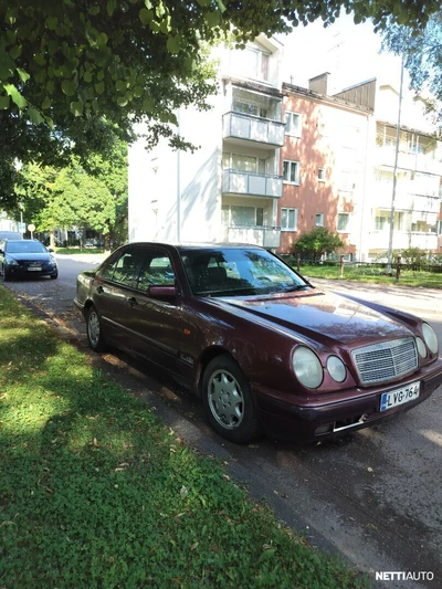 Mercedes-Benz E 1995, kuva 1/4