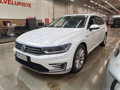 Volkswagen Passat 2016, photo 2/10