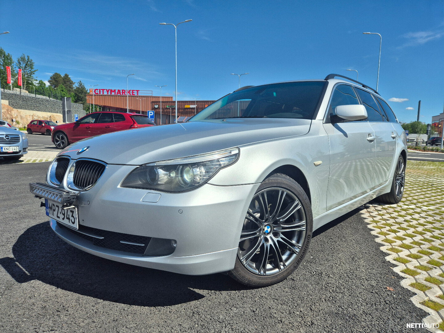 BMW 525