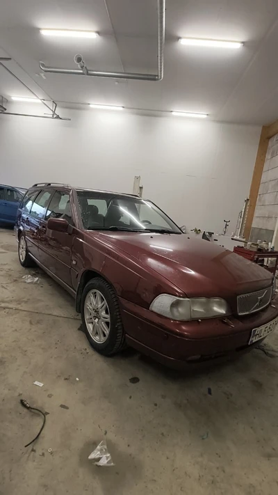 Volvo V70 Sportswagon 2,4 10V 1999, kuva 2/13