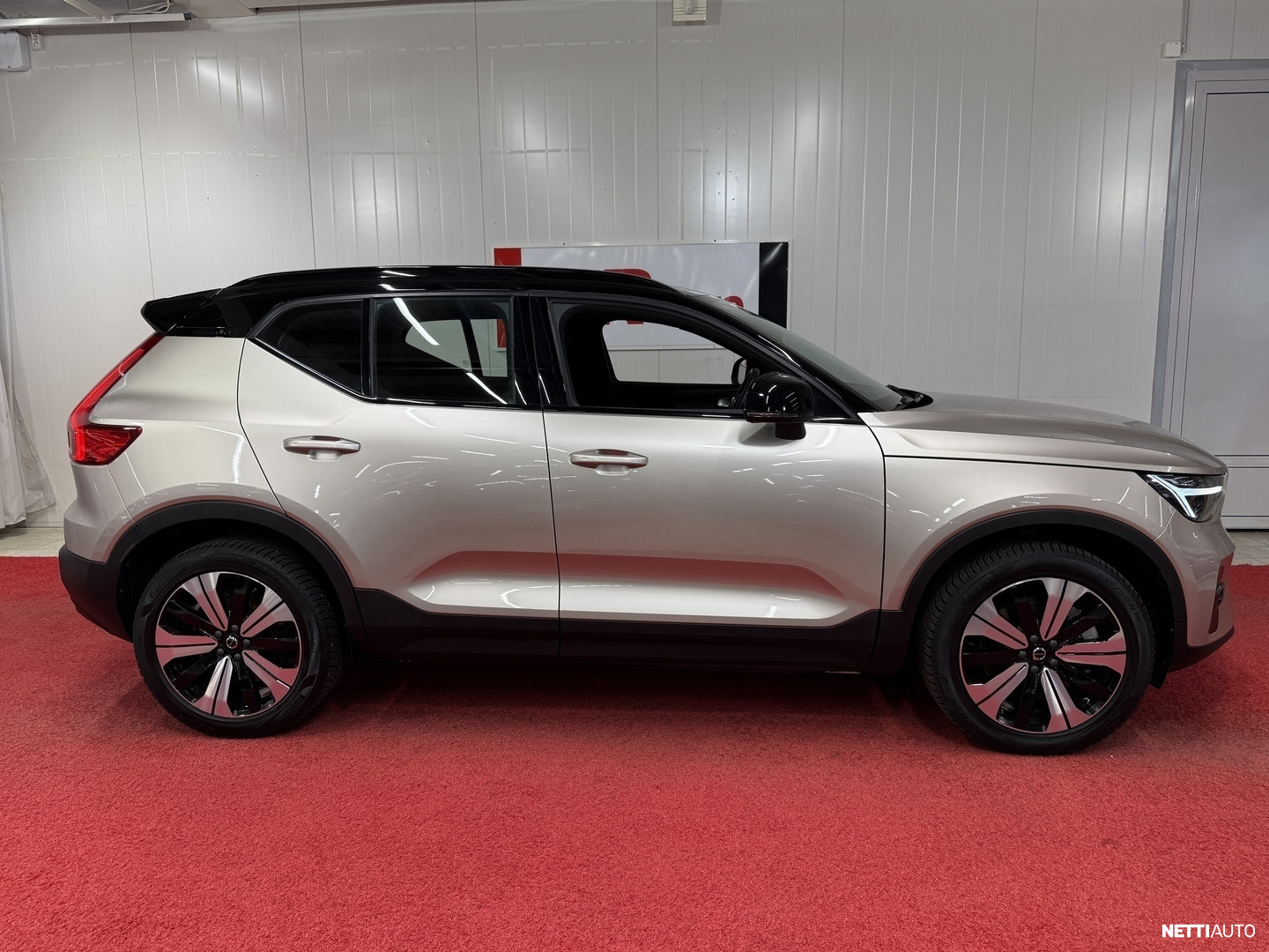 Volvo XC40 2023, photo 4/23