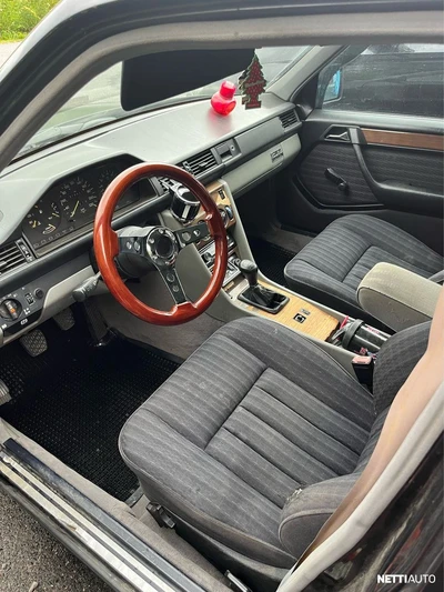 Mercedes-Benz E 1989, kuva 7/8