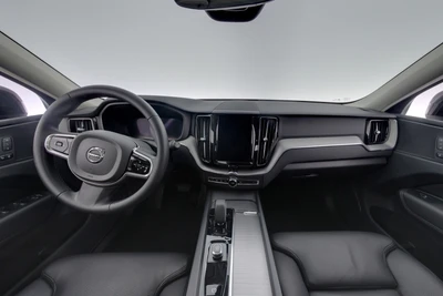 Volvo XC60 2023, photo 7/18