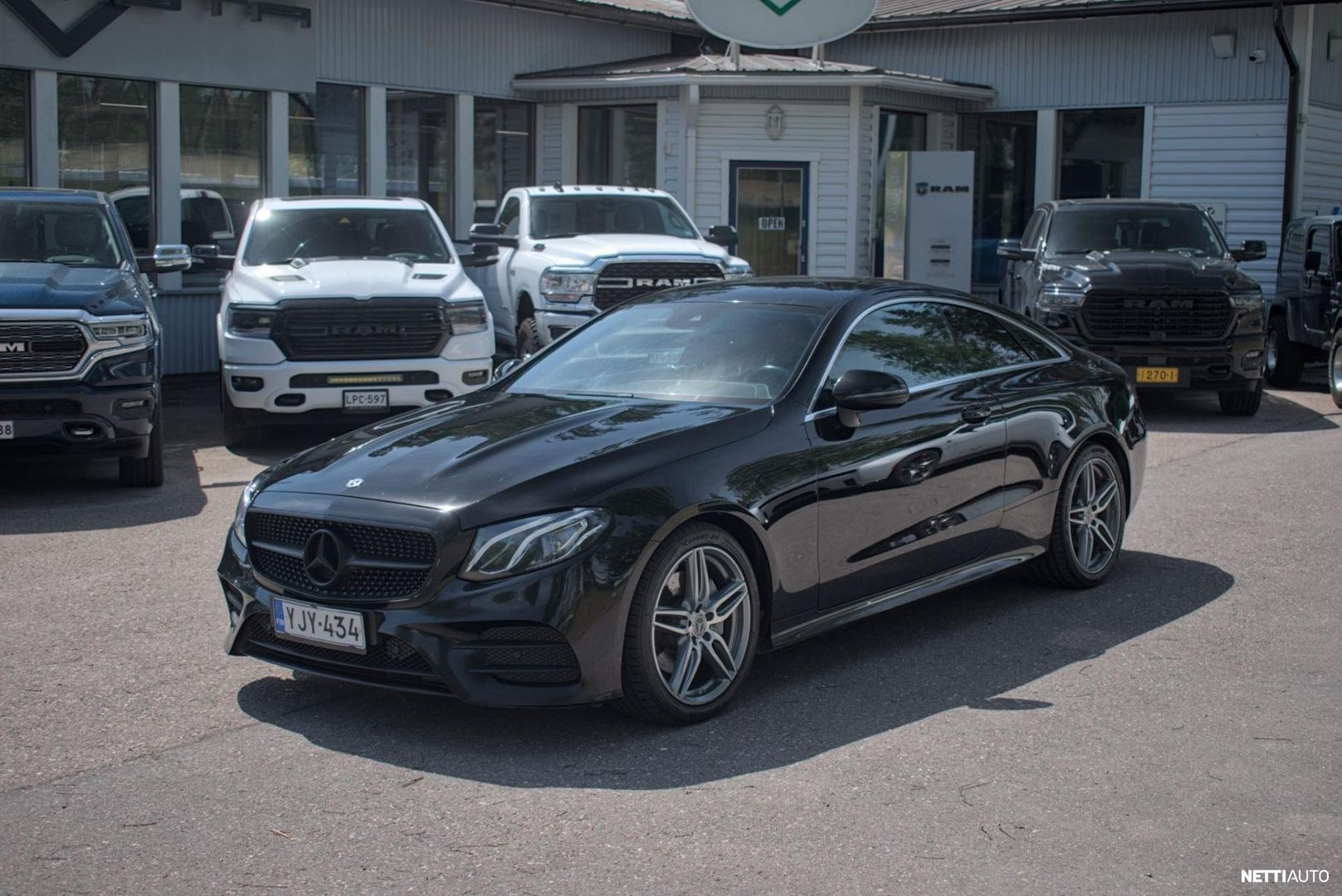 Mercedes-Benz E